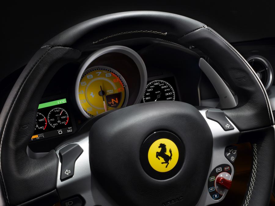  Ferrari FF 2011 года  (фото 33 из 195)